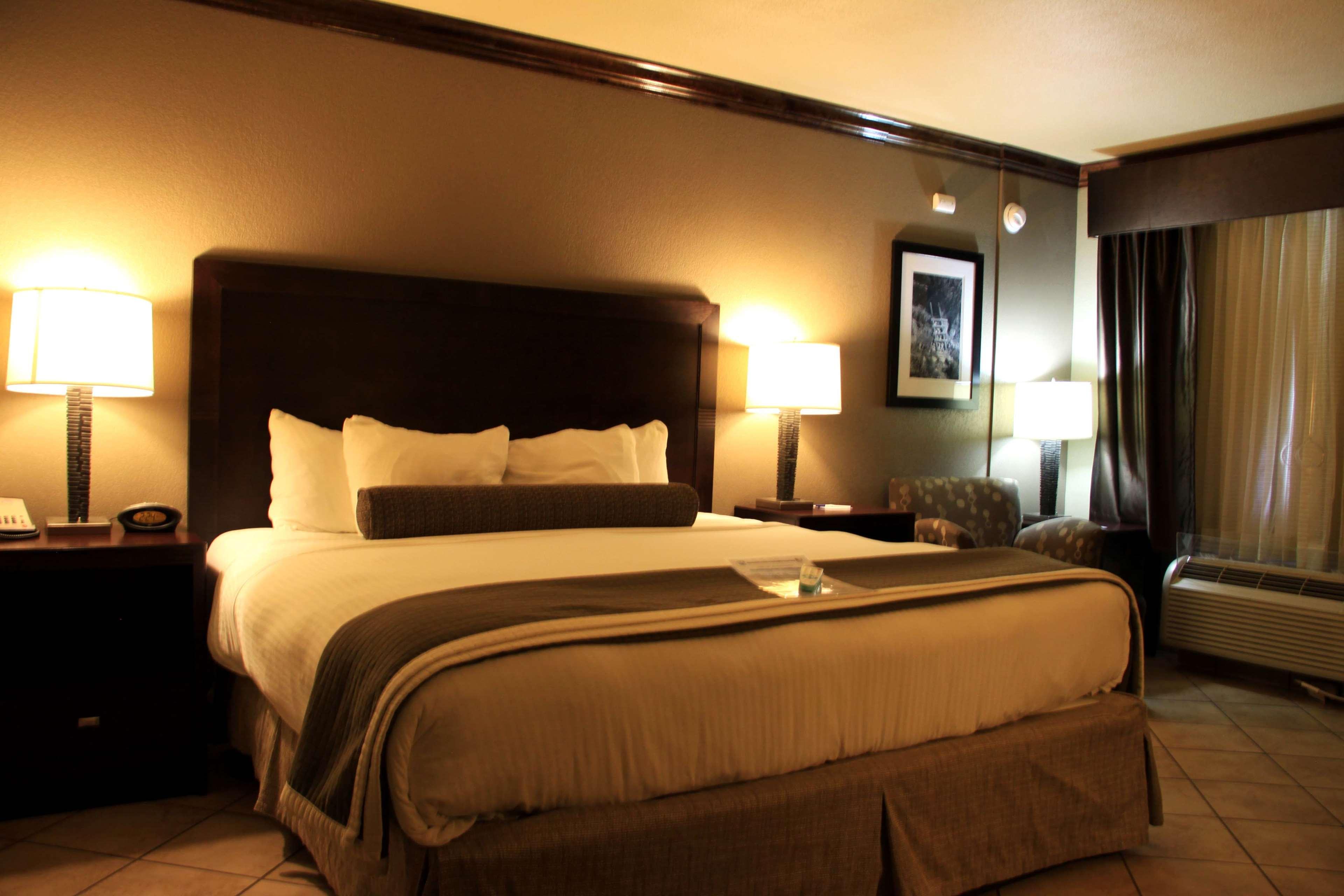 Best Western Plus Raton Hotel Екстер'єр фото